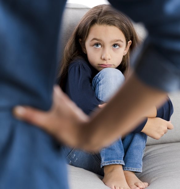 Οξύθυμοι γονείς: Τι μαθαίνει το παιδί μεγαλώνοντας σε ένταση