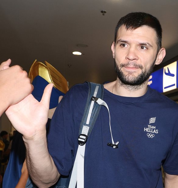 Κώστας Παπανικολάου: Απασχόλησε δυο παιδιά για να μην αντιληφθούν τον τραυματισμό της μητέρας τους σε τροχαίο