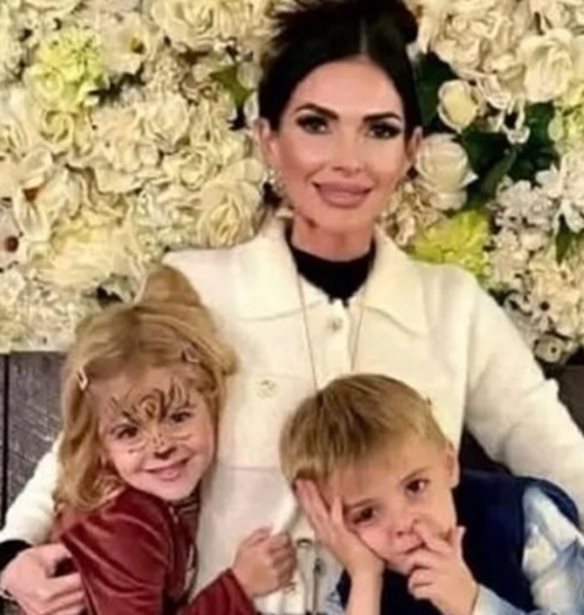 Δεν τη βοήθησε κανείς: Μητέρα σε διάσταση βρέθηκε νεκρή με τα παιδιά της - Θύμα ενδοοικογενειακής βίας από τον πρώην της