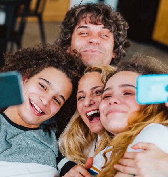 Εφηβεία: Όταν το σπίτι γίνεται το "στέκι" των παιδιών σου (και γιατί αυτό είναι καλό)