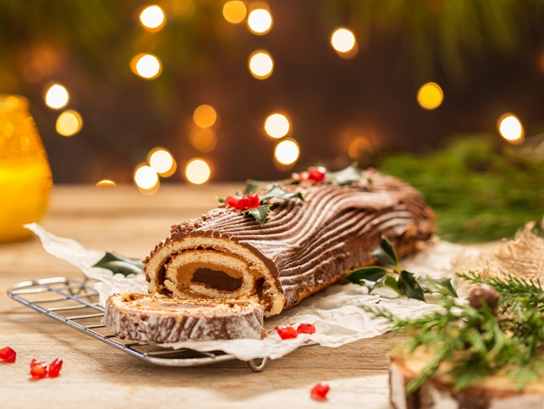 Bûche de Noël: Πώς θα φτιάξεις εύκολα τον διάσημο χριστουγεννιάτικο κορμό
