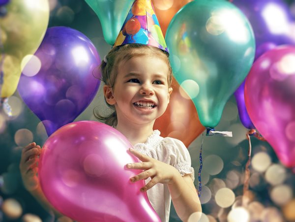 Γιατί στην Ελλάδα δεν αφήνουμε ποτέ τα παιδιά μας μόνα στα παιδικά πάρτι;