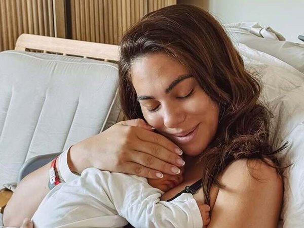 Η Ευρυδίκη Βαλαβάνη διευκρινίζει: "Δεν πρέπει να συγχέουμε την επιλόχειο κατάθλιψη με τα baby blues"