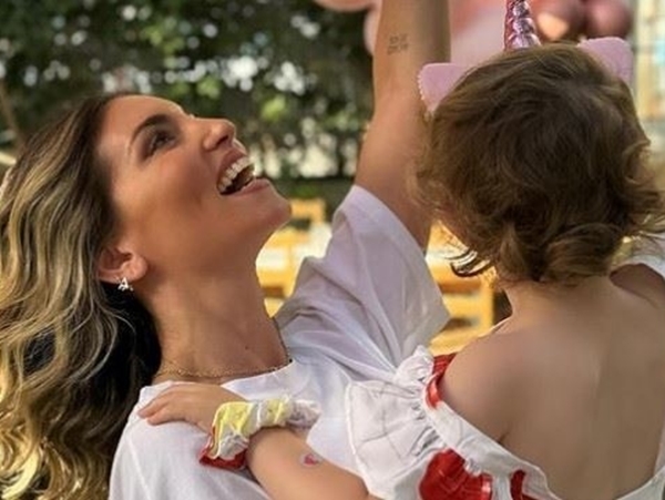 Η Αθηνά Οικονομάκου είναι μια μαμά σαν όλες μας κι ας την κατηγορούν ότι έχει νταντάδες- Όσα είπε και ταυτιστήκαμε μαζί της
