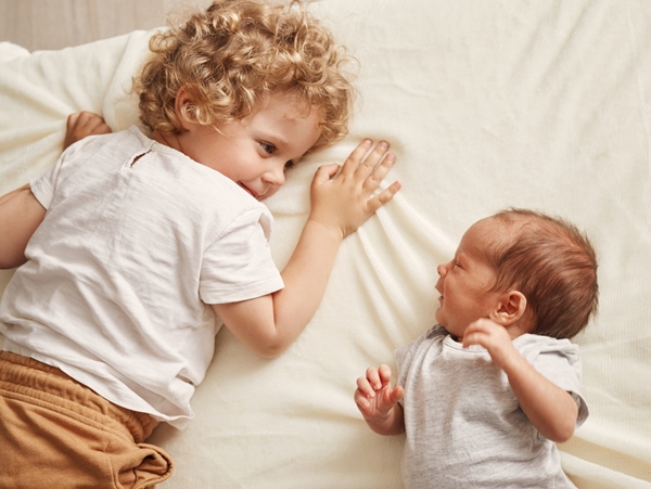 Ποια είναι η "καλή" διαφορά ηλικίας ανάμεσα στα αδέλφια; Η επιστήμη καταρρίπτει τους μύθους