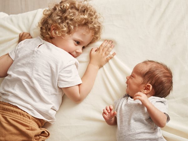Ποια είναι η "καλή" διαφορά ηλικίας ανάμεσα στα αδέλφια; Η επιστήμη καταρρίπτει τους μύθους