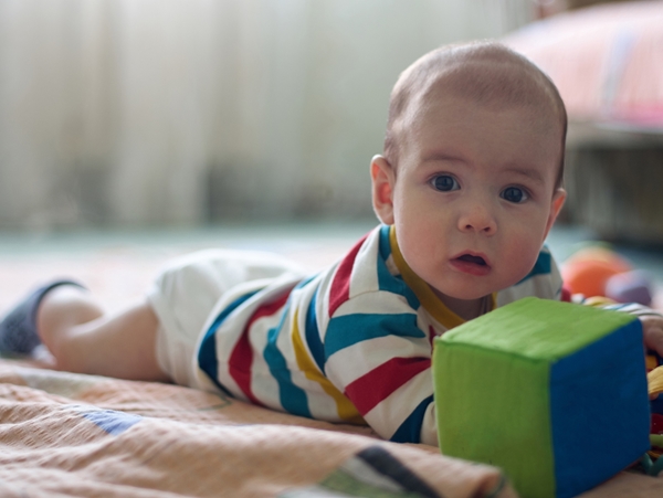 4 συνήθειες των γονιών που καθυστερούν την ανάπτυξη του εγκεφάλου του μωρού τους