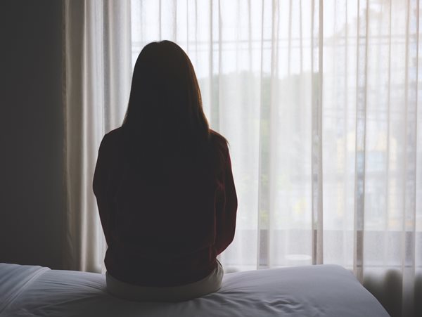 Γιατί η κατάθλιψη επηρεάζει διαφορετικά τις γυναίκες;