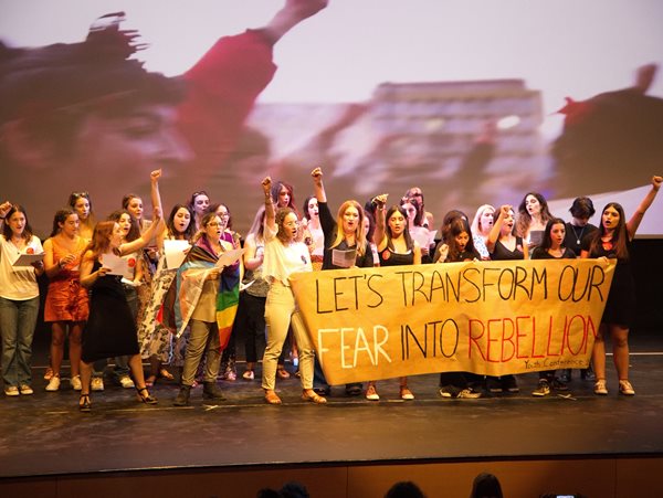 Το Youth Conference που διοργανώνει η Glossomatheia δίνει φωνή στους εφήβους και μετατρέπει τις ιδέες σε δράση