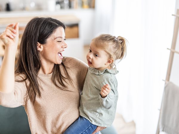 7 δεξιότητες που αναπτύσσει το μωρό μέσα από τα παιδικά τραγούδια