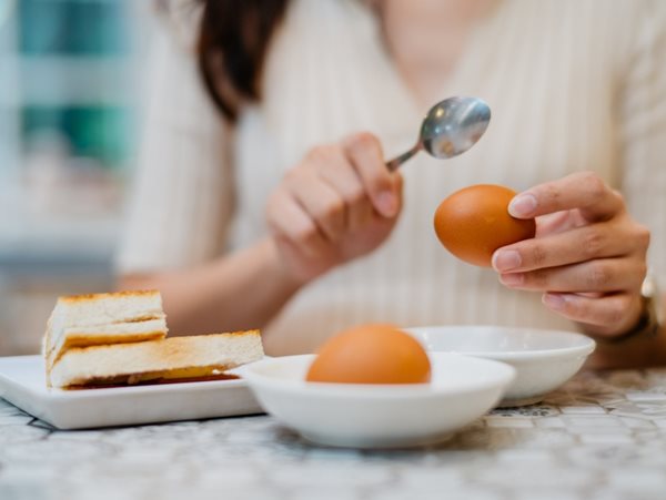 Tι είναι η "μέθοδος των 5 λεπτών" που σας; επιτρέπει να ξεφλουδίζετε τα αυγά εύκολα και γρήγορα;