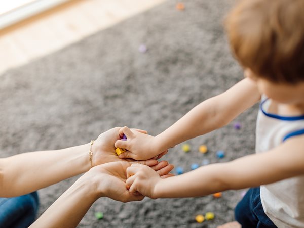 Νέα μελέτη: Ο αυτισμός μπορεί να είναι εξίσου κοινός σε αγόρια και κορίτσια