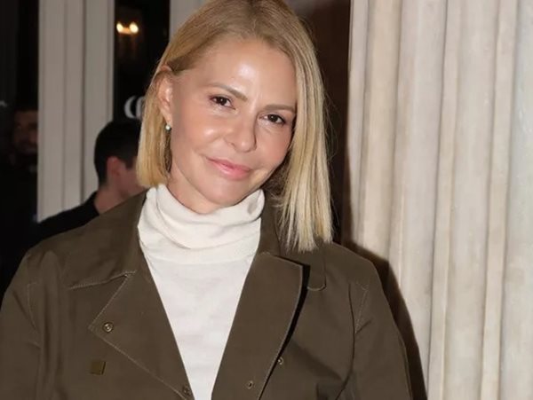 Μελομακάρονα ή κουραμπιέδες; Ο γιος της Τζένης Μπαλατσινού διαλέγει το γλυκό του με τον πιο αστείο τρόπο