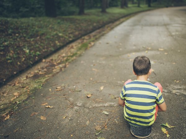 Γονείς: Δεν είναι φυσιολογικό να μεγαλώνουμε τα παιδιά μας απομονωμένοι