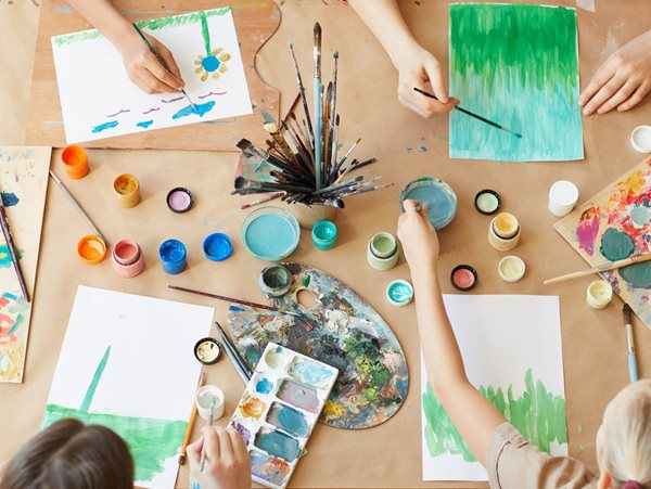 Τα εικαστικά στην εκπαίδευση: Το μάθημα που αλλάζει τον τρόπο σκέψης των παιδιών