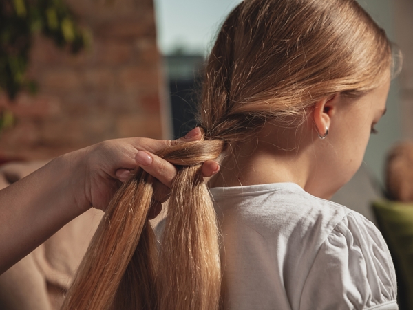 Κάν'το μόνη σου: Φτιάξε την πλεξούδα της Elsa σε λίγα μόλις λεπτά
