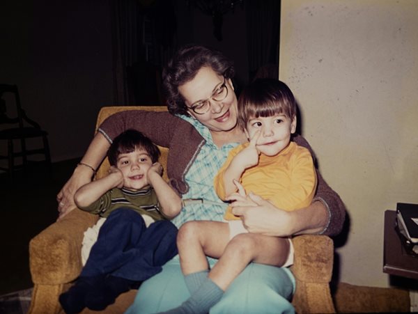 Οι παππούδες από την πλευρά του μπαμπά: Γιατί η πλευρά του πατέρα στην οικογένεια τείνει να μένει στο περιθώριο