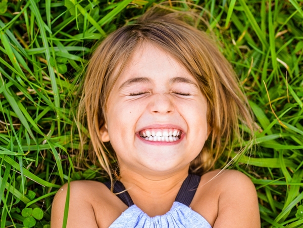 7 σημάδια που δείχνουν ότι το παιδί σου είναι πραγματικά ευτυχισμένο στο σχολείο