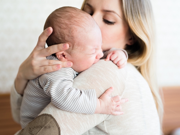 Όταν το κλάμα του μωρού σε δοκιμάζει: Τι πρέπει να γνωρίζουν οι (εξαντλημένοι) γονείς