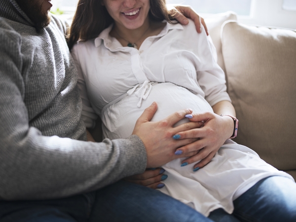 5 αλήθειες που πρέπει να γνωρίζουν οι γονείς πριν τη γέννα, σύμφωνα με μια μαία