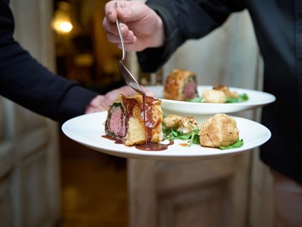 Στα high end εστιατόρια της Αθήνας δεν πας μόνο για το φαγητό