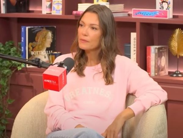 Βίκυ Καγιά: "Δεν ήμουν παιδί που ξεχωρίζει αλλά που αντέχει"