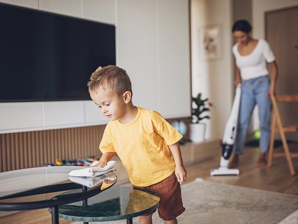 Σπίτι στην εντέλεια; 10 έξυπνα cleaning hacks που κάνουν τη διαφορά