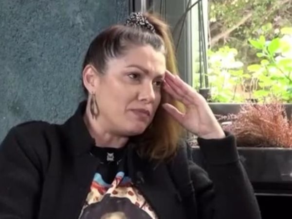 Κλέλια Ρένεση: "Ο μπαμπάς υπάρχει σαν φιγούρα, μια παρουσία σπανιότατη στη δική μας την περίπτωση