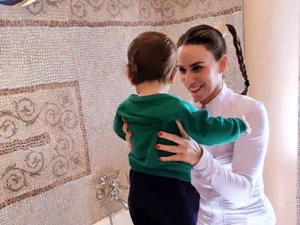 Κατερίνα Στικούδη: "Παίρνω ενέργεια από τα παιδιά μου. Γι' αυτά είμαι τόσο δυνατή"