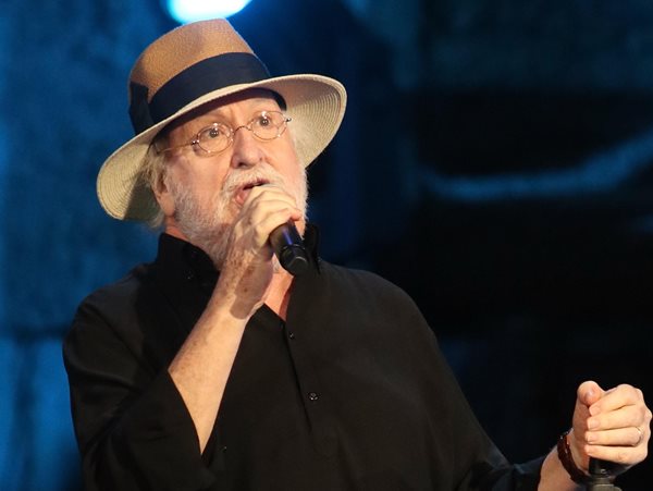 Ο Διονύσης Σαββόπουλος ως πατέρας, σύζυγος και δημιουργός των γλυκών μελωδιών των παιδικών μας χρόνων