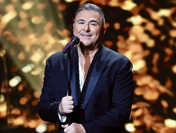 Ο Αντώνης Ρέμος ανέβασε την κόρη του στη σκηνή: Το κομμάτι που της αφιέρωσε