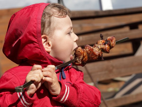 "Τα σχολεία δεν είναι ψησταριές": Το μήνυμα του Υπουργείου για την Τσικνοπέμπτη
