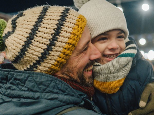 Η viral ιστορία ενός 7χρονου αγοριού που μάζευε χρήματα για να "αγοράσει" λίγες ώρες με τον πατέρα του