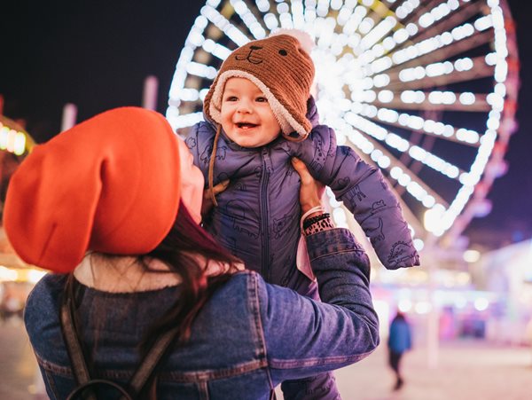 Ανασκόπηση 2025 για μαμάδες: Όσα μάθαμε, όσα αλλάξαμε κι όσα θα μας μείνουν αξέχαστα