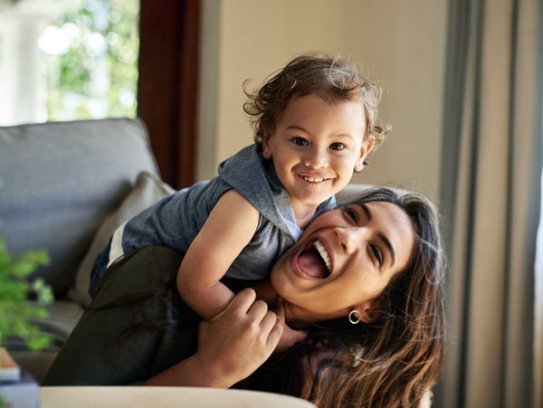 3 τρόποι για να μεγαλώσεις ευτυχισμένα παιδιά