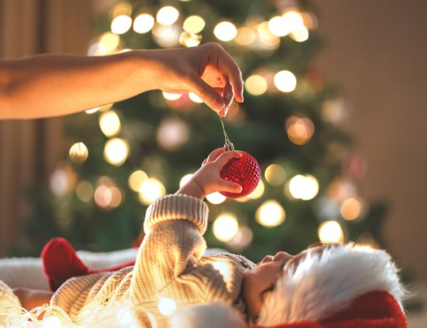 Τα πρώτα Χριστούγεννα με το μωρό σου: Τι πρέπει να προσέξεις