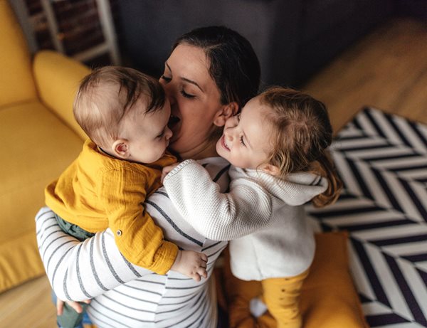 Όταν όλοι έχουν άποψη: Πώς να επιβιώσεις από τις κακές συμβουλές για το μωρό σου