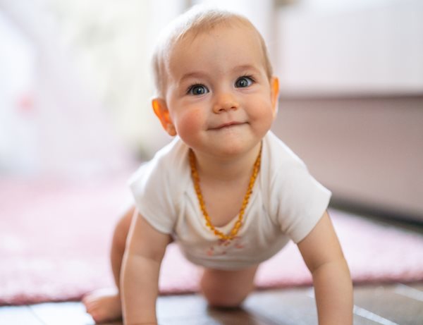 Πώς δείχνει ένα μωρό ότι νιώθει πραγματικά ευτυχισμένο;