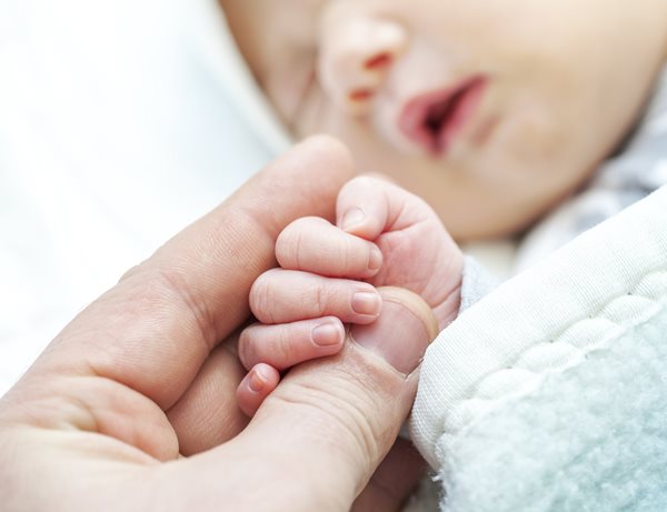 Από τη μάχη με τον καρκίνο στη μητρότητα: Η απίστευτη ιστορία της Ειρήνης Κόκκα