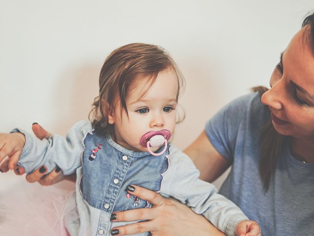 Επηρεάζει η πιπίλα την ομιλία του παιδιού;