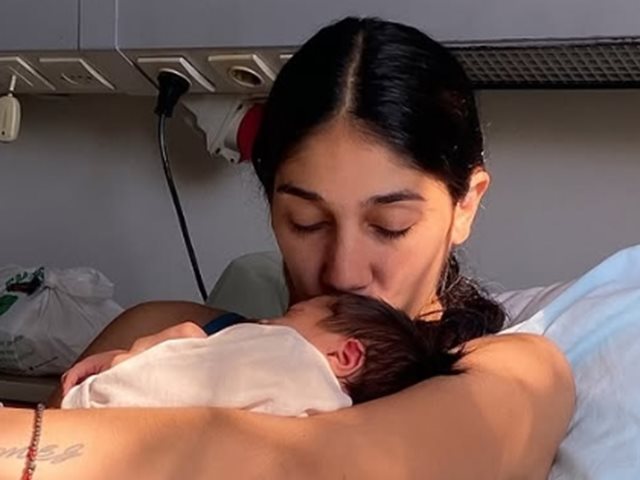 Παρασκευή Κερασιώτη: Οι τρυφερές στιγμές στο μαιευτήριο με το νεογέννητο μωρό της