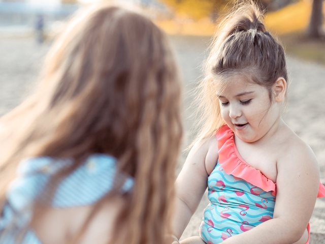 Τι σχέση θα έχει η κόρη μου με το σώμα της αν δεν ακούσει ποτέ "ρούφα την κοιλίτσα" όπως εγώ;