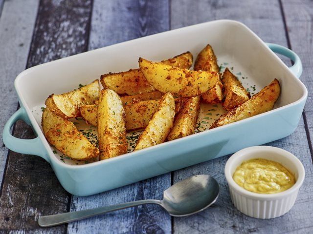 Τραγανές πατάτες φούρνου- Η εύκολη συνταγή για το εορταστικό τραπέζι