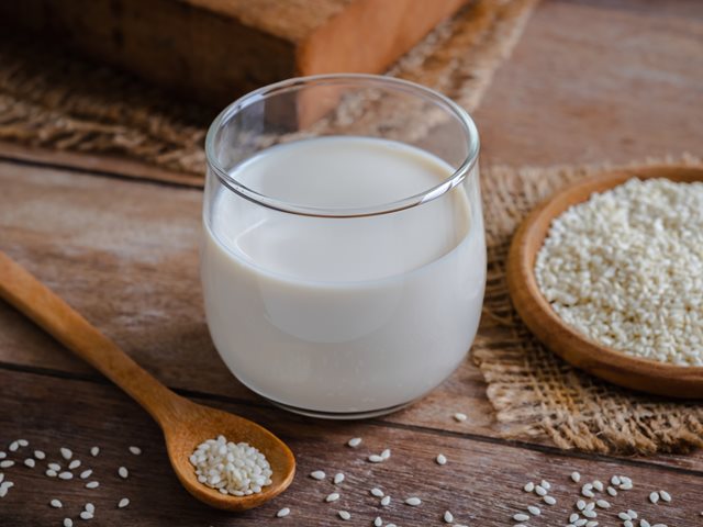 Το superfood-γάλα που ξεπερνά το αγελαδινό σε ασβέστιο