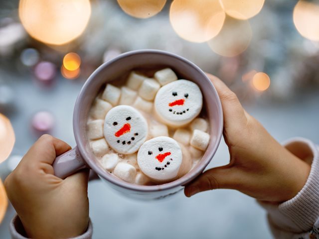 Χριστουγεννιάτικα brownies - Το γλυκό που μοιάζει με χιονάνθρωπο