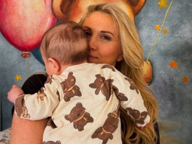 Η "εναλλακτική" γυμναστική της Φωτεινής Πετρογιάννη με την βοήθεια του γιου της