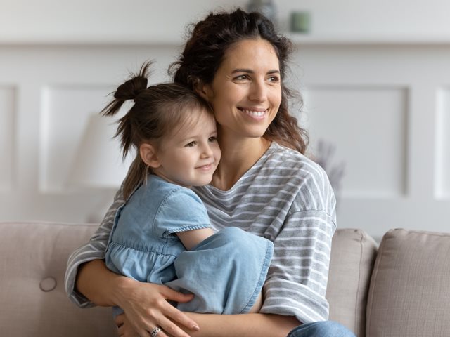 10 σημάδια ότι το παιδί (δεν συμπεριφέρεται άσχημα, αλλά) χρειάζεται σύνδεση