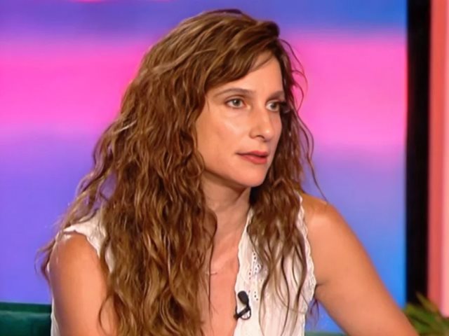 "Aπό τα 4 έως τα 14 μου χρόνια με κακοποίησαν τέσσερις διαφορετικοί άντρες, οικογενειακοί φίλοι και συγγενείς"