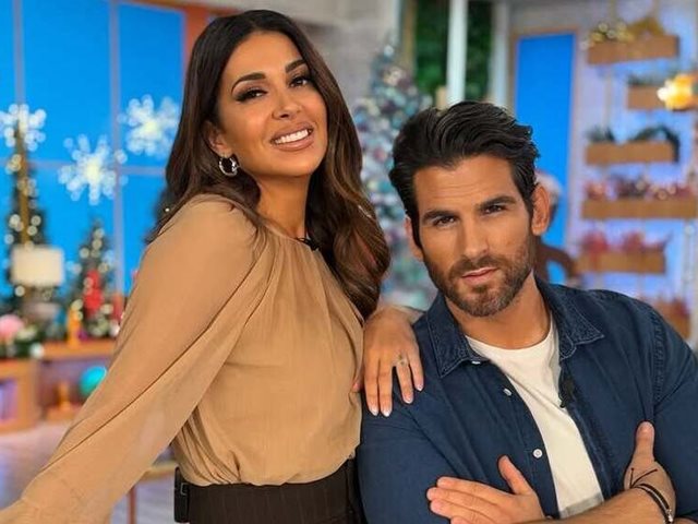 Ελένη Χατζίδου & Ετεοκλής Παύλου σε φιλανθρωπικό μπαζάρ με την κορούλα τους, Μελίτα