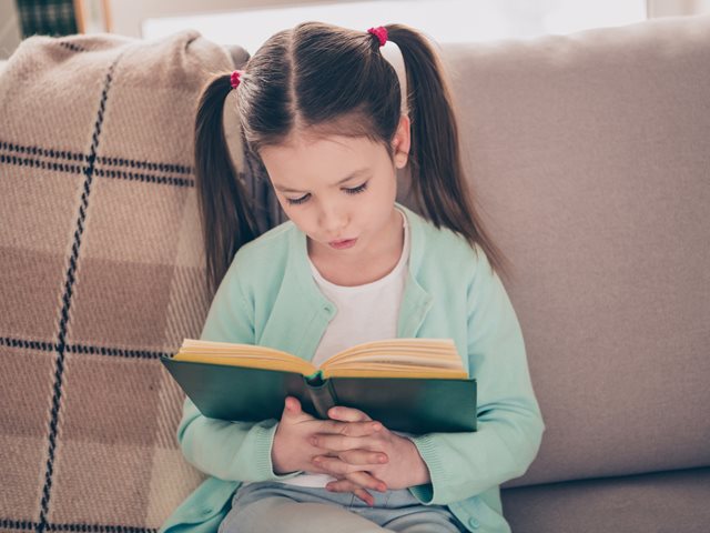Πώς θα κάνεις το παιδί σου να αγαπήσει τα βιβλία; Η συγγραφέας Λίνα Σωτηροπούλου μας δίνει την πιο έξυπνη ιδέα